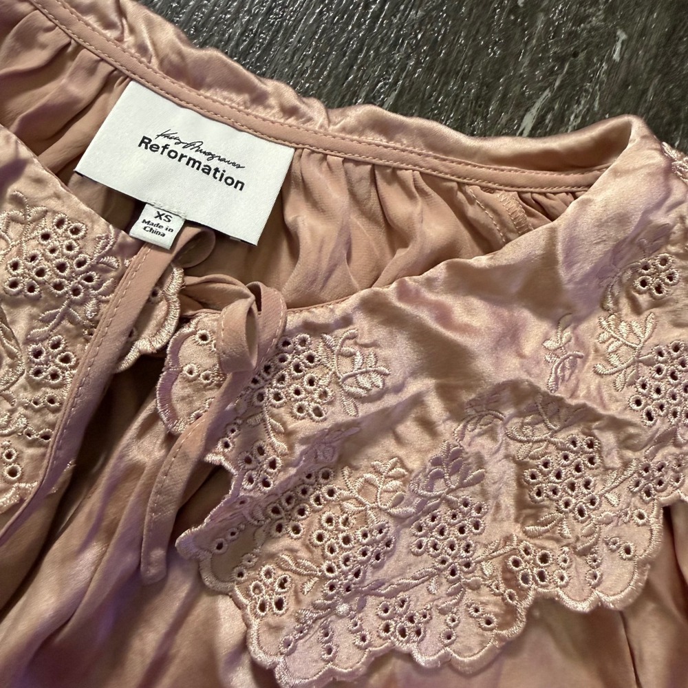 Reformation Kacey Musgraves Blouse Women XS Pink Silk Lace Eyelet Peplum Top - Picture 3 of 6